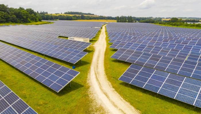 نقش ترانس در سیستم های خورشیدی و تولید برق تجدیدپذیر